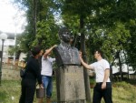 Млади социалисти лъскат паметници в Смолян, с богата програма честват 9 септември