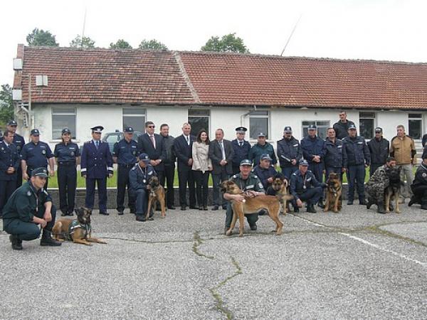 Граничарско куче от Смолян и неговият водач са победители в национален преглед за водачи на служебни кучета