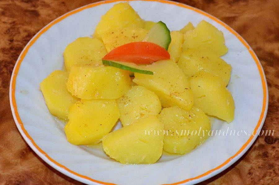 Варени картофи с масло