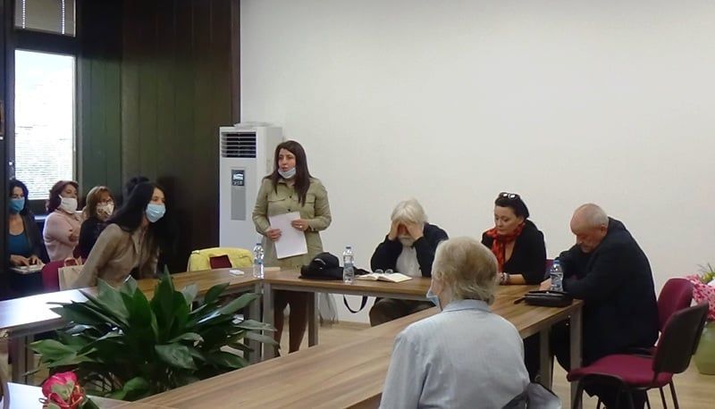 Творческа среща с писателката Мария Лалева в смолянската библиотека