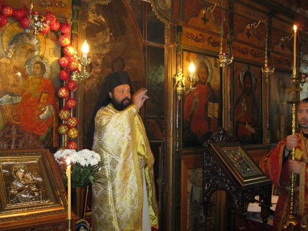 Днес архимандрит Висарион ще отслужи Богородичния&nbsp;&nbsp;акатист,  а в неделя празничната св. Литургия за Благовещение