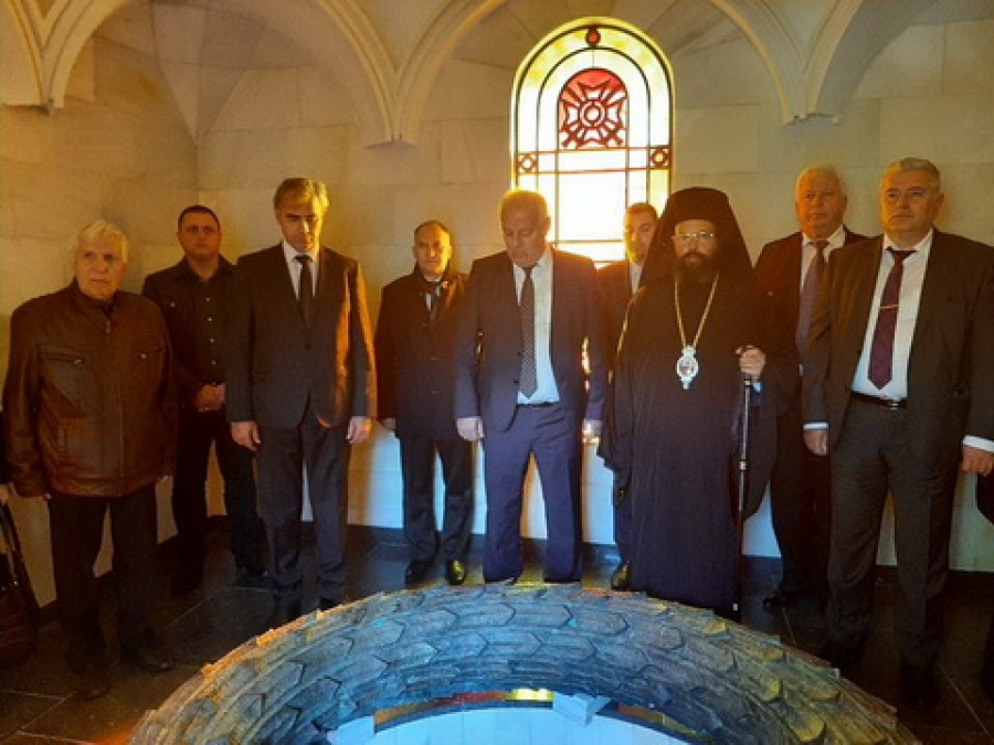 Смолян се преклони пред саможертвата и подвига на героите на заветния връх Средногорец