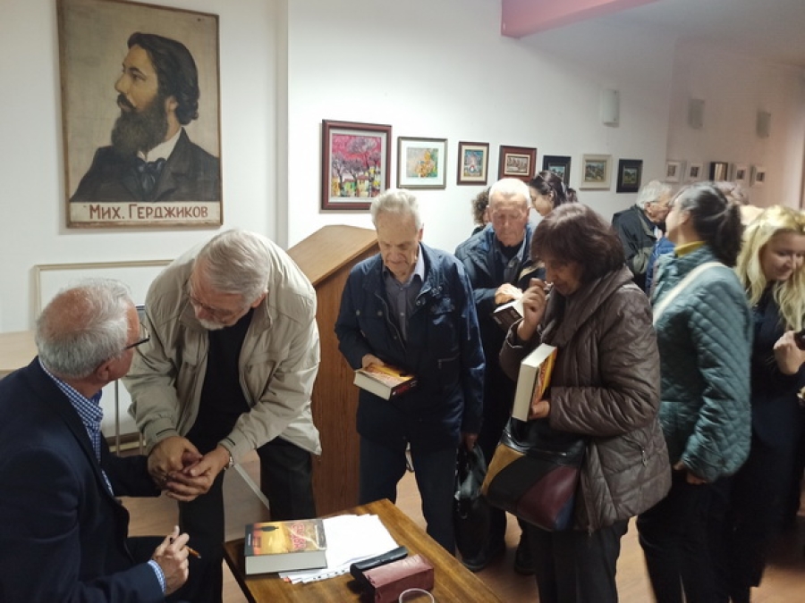 Светозар Казанджиев представи пред столичани новия си роман &bdquo;Съдба&rdquo;