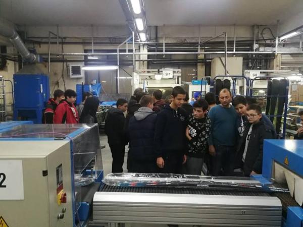 Ученици от първата дуална паралелка в Гимназията в Чепеларе посетиха &ldquo;АМЕР СПОРТС БЪЛГАРИЯ&rdquo;