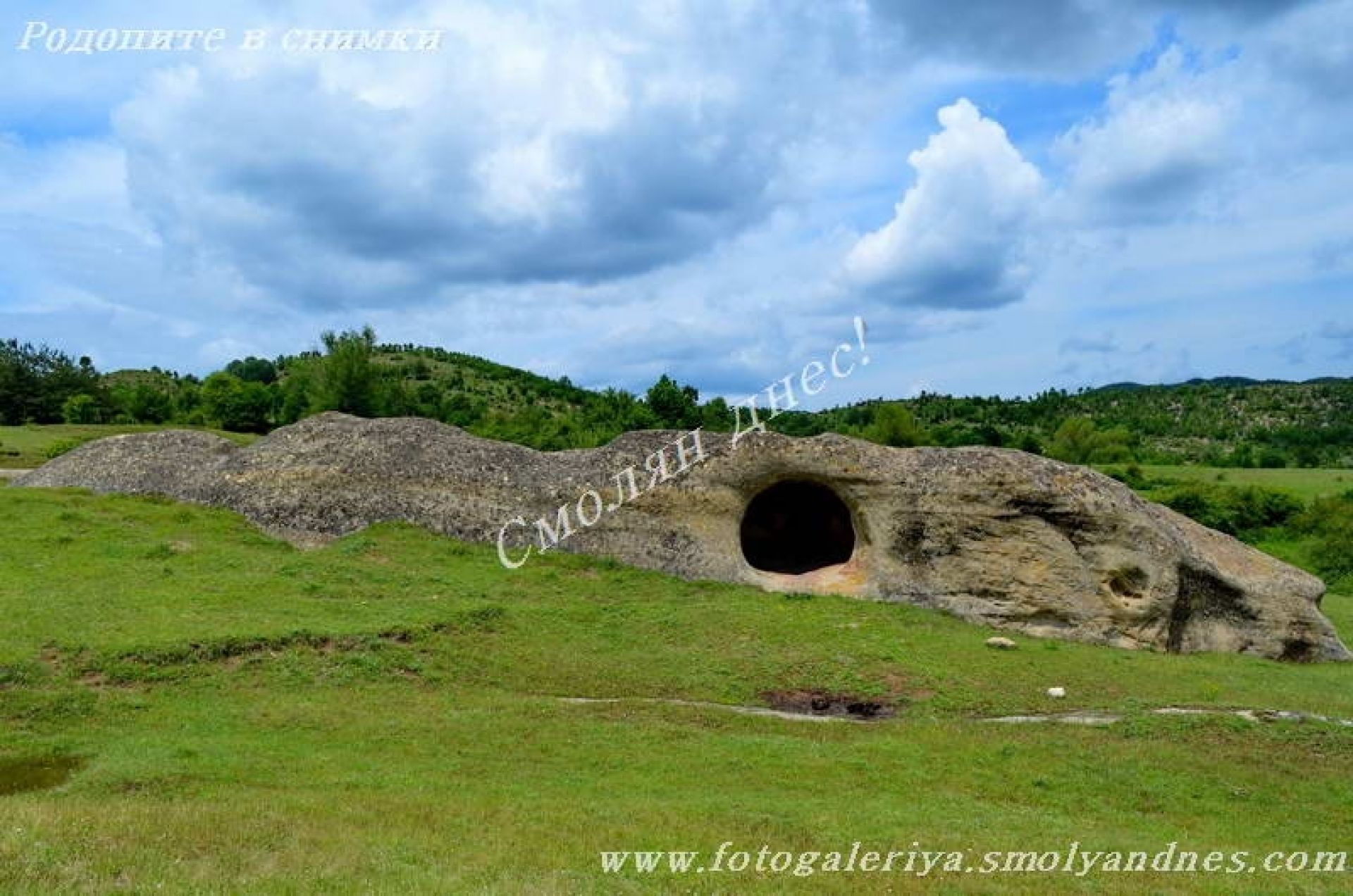 Скална гробница - село Бенковски