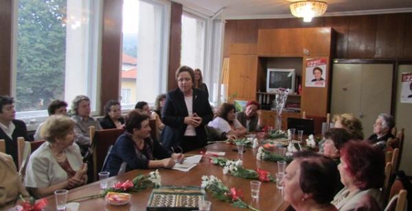 Дора Янкова: Уважаеми учители, всички политици ви дължим извинение