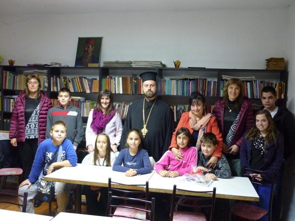 Деца имаха среща с отец Запрян Шиков