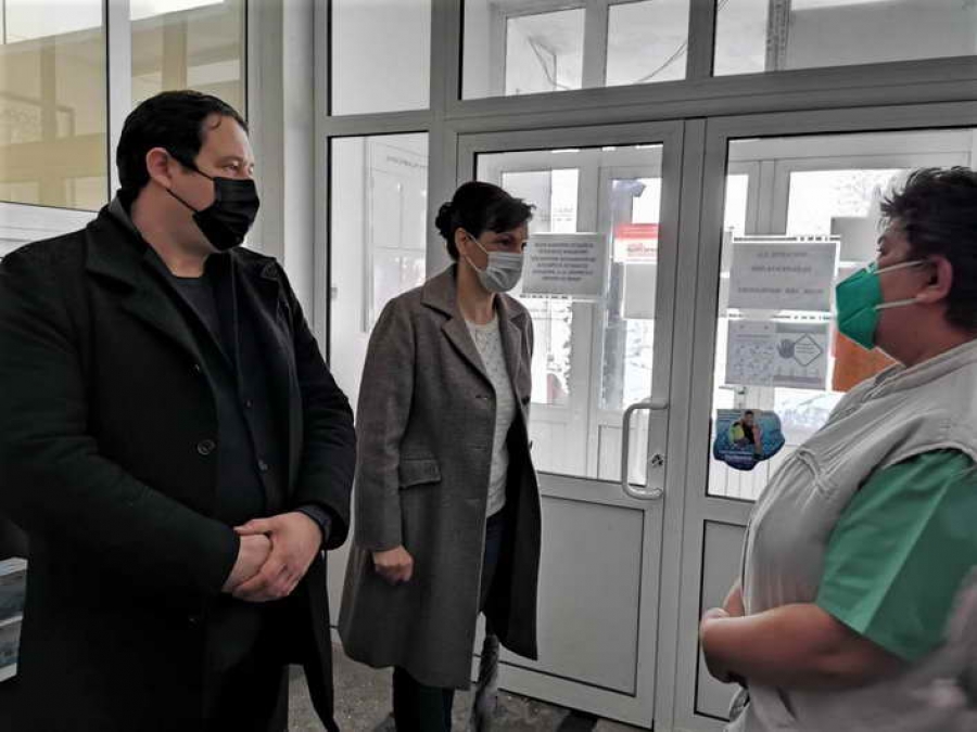 Д-р Даниела Дариткова направи дарение за болницата в Девин
