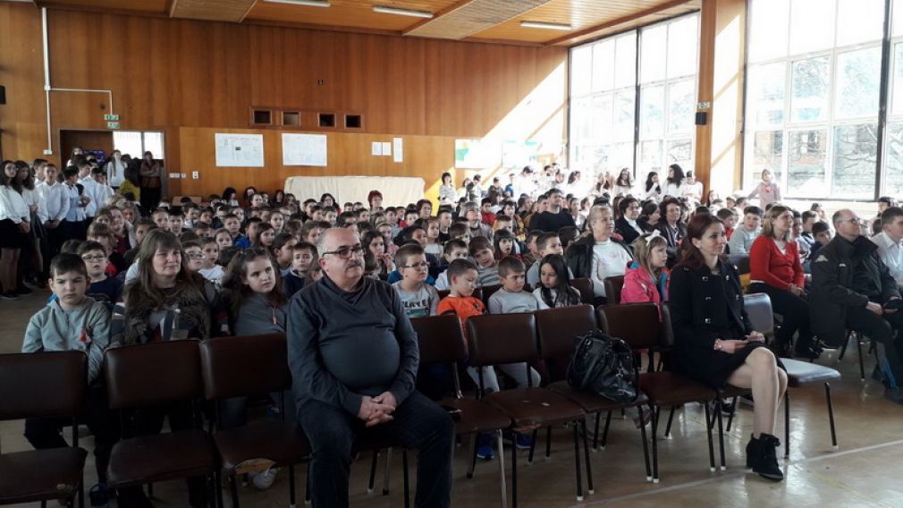 Ceдмoĸлacници oт Bтopo OУ peцитиpaxa &bdquo;Oпълчeнцитe нa Шипĸa&ldquo;