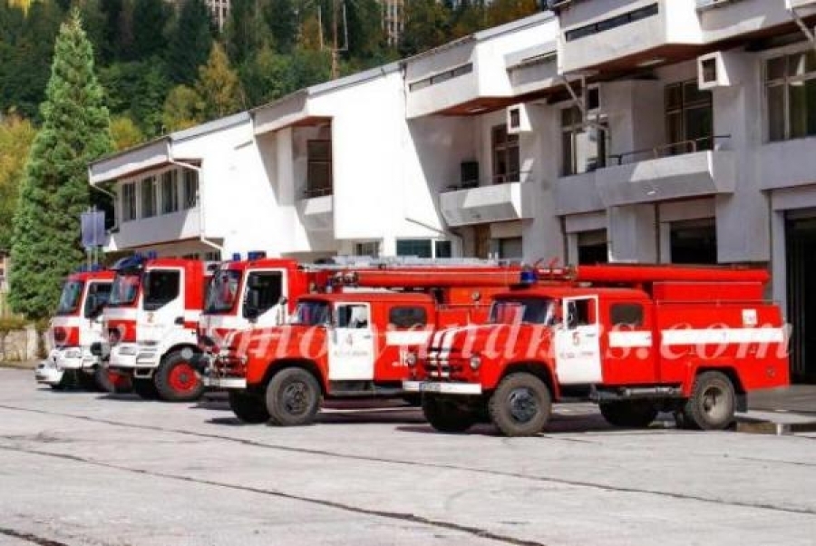 Още два пожара на сухи треви са горели вчера в Стойките и Барутин