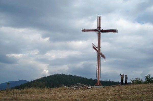 Кръста над село Солища