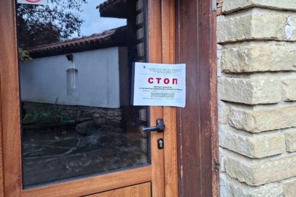 След потвърждение от съда, НАП запечата къща за гости край Котел