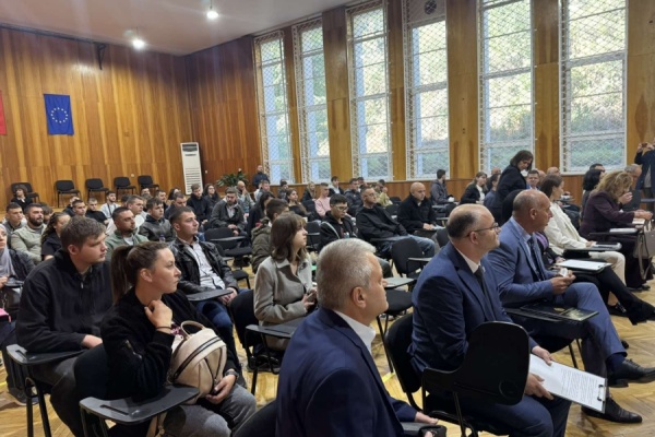 Преподаватели, служители и студенти откриха академичната 2026/2027 година във Физико-технологичния факултет към ПУ „Паисий Хилендарски“.